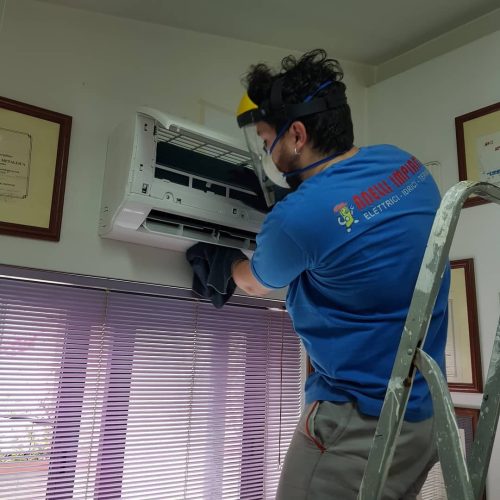 Pulizia manutenzione condizionatori impianti elettrici elettricista